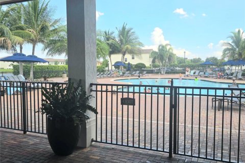 Villa ou maison à louer à Hialeah, Floride: 3 chambres, 154.96 m2 № 2172193 - photo 24