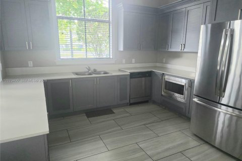 Villa ou maison à louer à Hialeah, Floride: 3 chambres, 154.96 m2 № 2172193 - photo 17