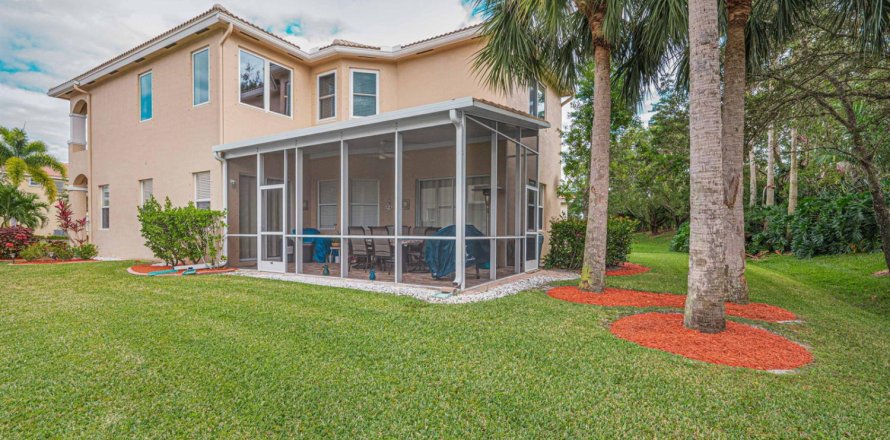 House in Port St. Lucie, Florida 3 bedrooms, 245.54 sq.m. № 2086373