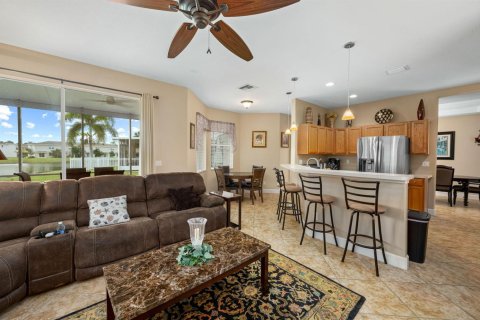 House in Port St. Lucie, Florida 3 bedrooms, 245.54 sq.m. № 2086373 - photo 10