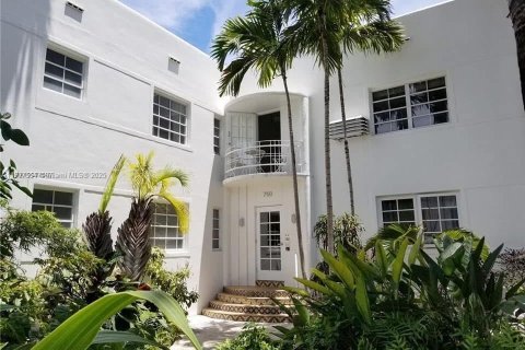 Снять в аренду кондоминиум в Майами-Бич, Флорида 1 спальня, 65.96м2, № 1964047 - фото 2