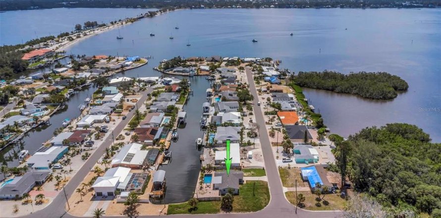 House in Bradenton, Florida 3 bedrooms, 135.27 sq.m. № 1845419