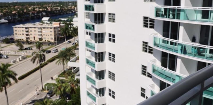 Condominio en Hollywood, Florida, 1 dormitorio № 2008246