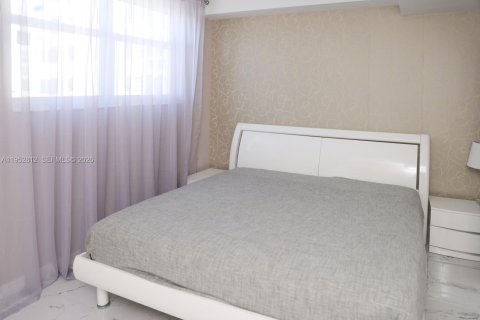 Condominio en venta en Hollywood, Florida, 1 dormitorio, 75.9 m2 № 2008246 - foto 12