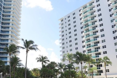 Condominio en venta en Hollywood, Florida, 1 dormitorio, 75.9 m2 № 2008246 - foto 4