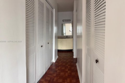 Apartamento en alquiler en Miami, Florida, 2 dormitorios, 75.44 m2 № 2023445 - foto 10