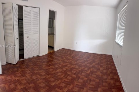 Apartamento en alquiler en Miami, Florida, 2 dormitorios, 75.44 m2 № 2023445 - foto 6