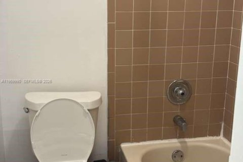 Apartamento en alquiler en Miami, Florida, 2 dormitorios, 75.44 m2 № 2023445 - foto 4