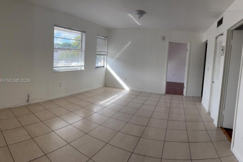 Apartamento en alquiler en Miami, Florida, 2 dormitorios, 75.44 m2 № 2023445 - foto 2