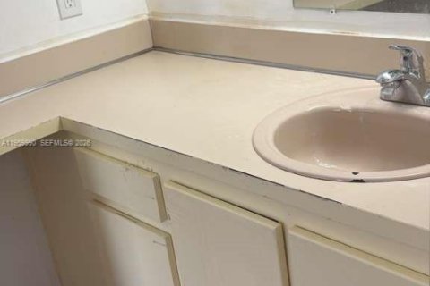 Apartamento en alquiler en Miami, Florida, 2 dormitorios, 75.44 m2 № 2023445 - foto 9