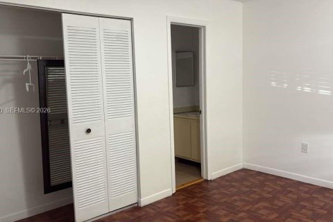 Apartamento en alquiler en Miami, Florida, 2 dormitorios, 75.44 m2 № 2023445 - foto 3