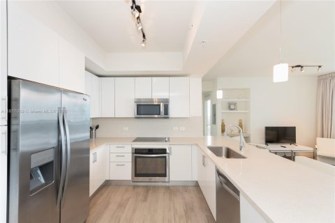 Снять в аренду кондоминиум в Майами, Флорида 2 спальни, 98.85м2, № 1923848 - фото 8