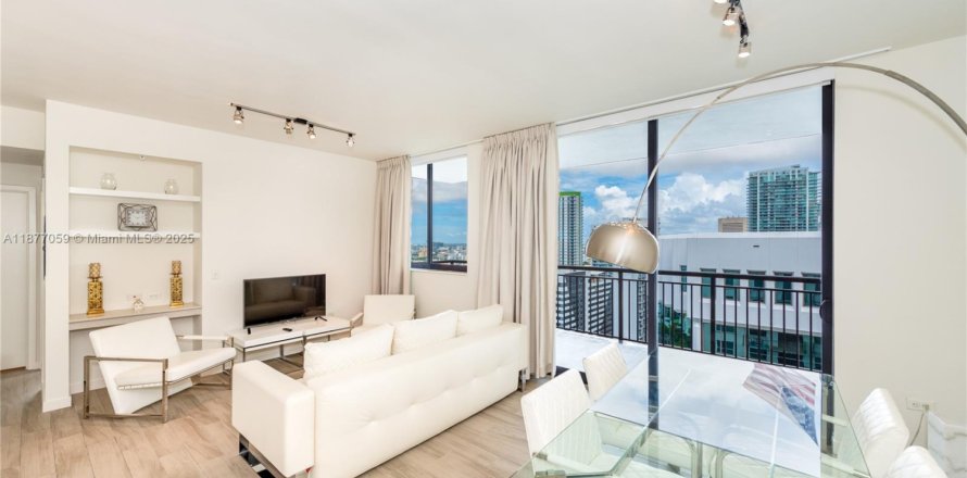 Кондоминиум с 2 спальнями в Майами, Флорида № 1923848