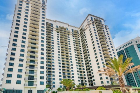 Снять в аренду кондоминиум в Майами, Флорида 2 спальни, 98.85м2, № 1923848 - фото 26