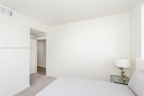 Снять в аренду кондоминиум в Майами, Флорида 2 спальни, 98.85м2, № 1923848 - фото 17