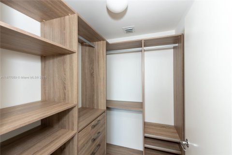 Снять в аренду кондоминиум в Майами, Флорида 2 спальни, 98.85м2, № 1923848 - фото 13