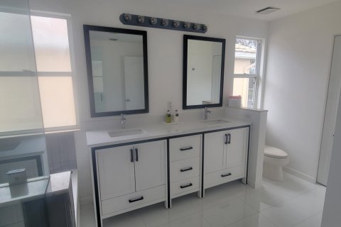 House in Royal Palm Beach, Florida 4 bedrooms, 204.76 sq.m. № 998446 - photo 1