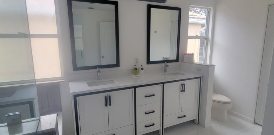 House in Royal Palm Beach, Florida 4 bedrooms, 204.76 sq.m. № 998446