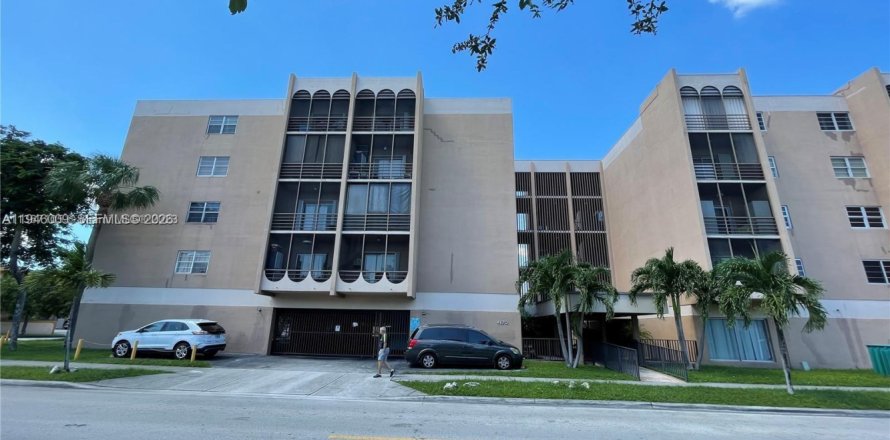 Кондоминиум с 1 спальней в Хайалиа, Флорида № 2005316