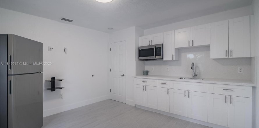 Immobilier commercial à North Miami, Floride 1 chambre, 207.45 m2 № 1845910