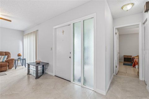House in Tampa, Florida 3 bedrooms, 101.73 sq.m. № 2101915