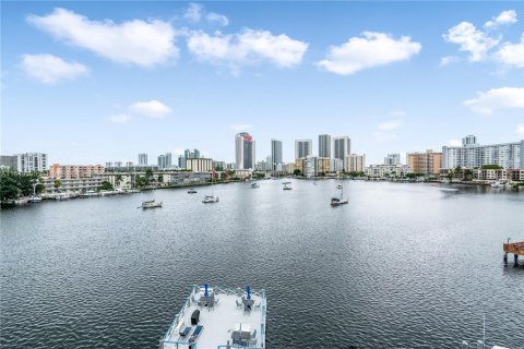 Купить кондоминиум в Халландейл-Бич, Флорида 2 спальни, 96.15м2, № 1860092 - фото 22