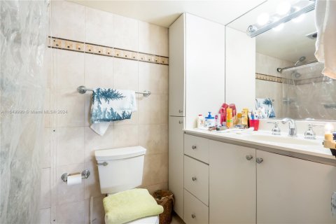 Купить кондоминиум в Халландейл-Бич, Флорида 2 спальни, 96.15м2, № 1860092 - фото 19