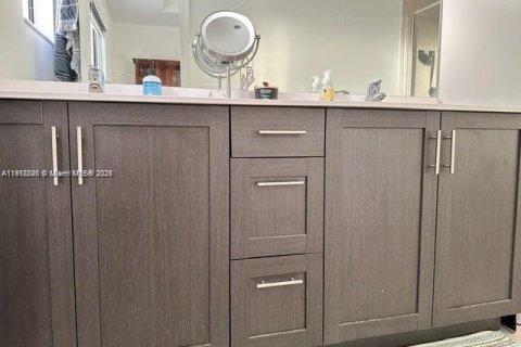 Townhouse in Homestead, Florida 3 bedrooms, 153.38 sq.m. № 1968255 - photo 14