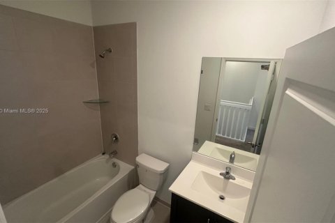 Townhouse in Homestead, Florida 3 bedrooms, 153.38 sq.m. № 1968255 - photo 27