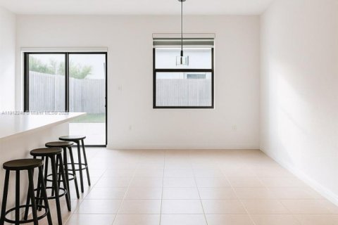 Townhouse in Homestead, Florida 3 bedrooms, 153.38 sq.m. № 1968255 - photo 4