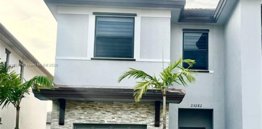 Townhouse in Homestead, Florida 3 bedrooms, 153.38 sq.m. № 1968255