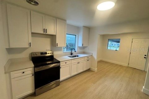 Villa ou maison à louer à Tampa, Floride: 3 chambres, 107.3 m2 № 2405222 - photo 8