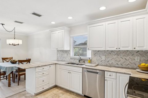 House in Oldsmar, Florida 3 bedrooms, 144 sq.m. № 1850282 - photo 4