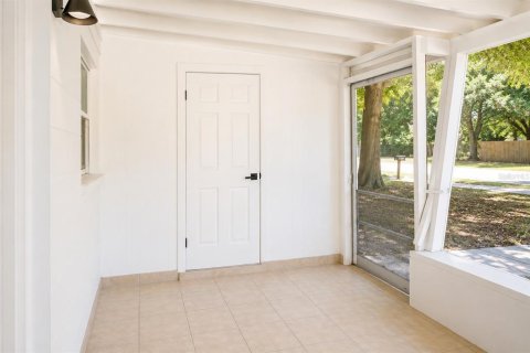 House in Seminole, Florida 3 bedrooms, 83.61 sq.m. № 2215783 - photo 19