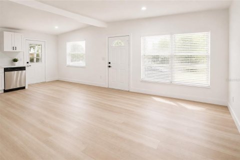House in Seminole, Florida 3 bedrooms, 83.61 sq.m. № 2215783 - photo 9