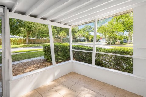 House in Seminole, Florida 3 bedrooms, 83.61 sq.m. № 2215783 - photo 20