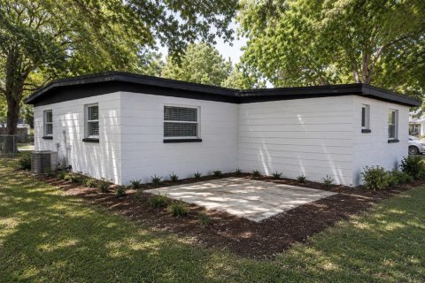 House in Seminole, Florida 3 bedrooms, 83.61 sq.m. № 2215783 - photo 25