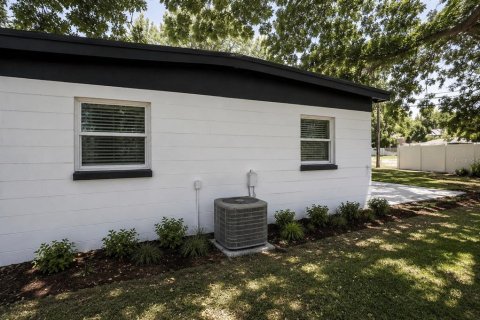 House in Seminole, Florida 3 bedrooms, 83.61 sq.m. № 2215783 - photo 24