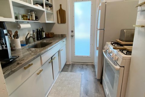 Снять в аренду кондоминиум в Майами-Бич, Флорида 36.88м2, № 2005612 - фото 4