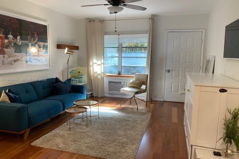 Студия в кондо в Майами-Бич, Флорида № 2005612