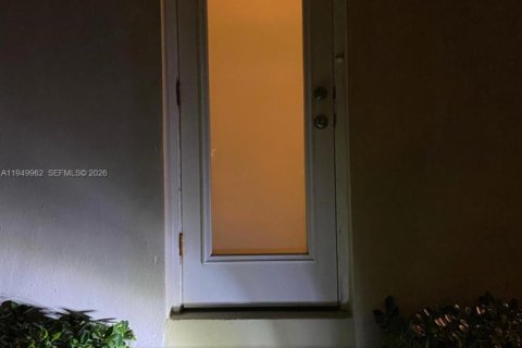 Снять в аренду кондоминиум в Майами-Бич, Флорида 36.88м2, № 2005612 - фото 2