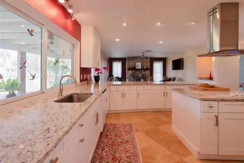 House in Crystal River, Florida 4 bedrooms, 260.31 sq.m. № 2102292 - photo 10