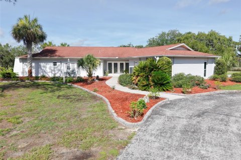 House in Crystal River, Florida 4 bedrooms, 260.31 sq.m. № 2102292 - photo 30