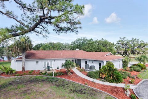 House in Crystal River, Florida 4 bedrooms, 260.31 sq.m. № 2102292 - photo 2