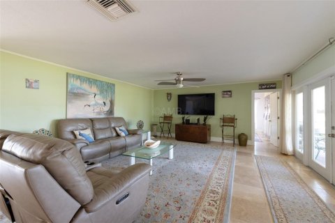 House in Crystal River, Florida 4 bedrooms, 260.31 sq.m. № 2102292 - photo 11