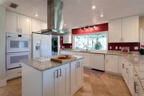 House in Crystal River, Florida 4 bedrooms, 260.31 sq.m. № 2102292 - photo 8