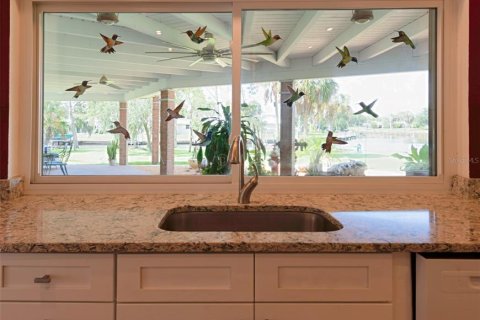 House in Crystal River, Florida 4 bedrooms, 260.31 sq.m. № 2102292 - photo 9