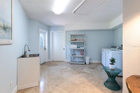 House in Crystal River, Florida 4 bedrooms, 260.31 sq.m. № 2102292 - photo 25