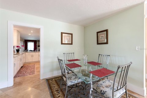 House in Crystal River, Florida 4 bedrooms, 260.31 sq.m. № 2102292 - photo 7