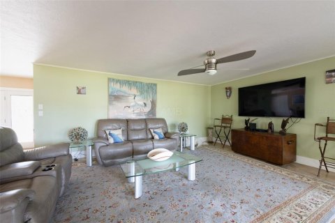 House in Crystal River, Florida 4 bedrooms, 260.31 sq.m. № 2102292 - photo 12